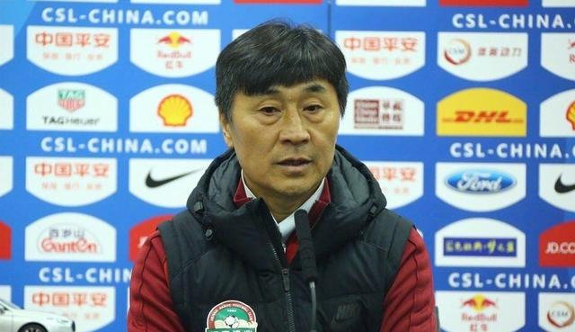 埃尔马斯现年24岁，是一位中场球员，2019年加盟那不勒斯，本赛季已为球队出战16次，打进2粒进球。
